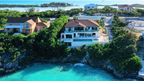 Alta Bella Villa and Spa Chalet in Turks and Caicos Islands
