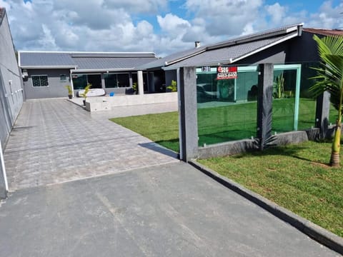 Casa Alto Padrão Perto da Praia C/ Piscina Grande House in Guaratuba