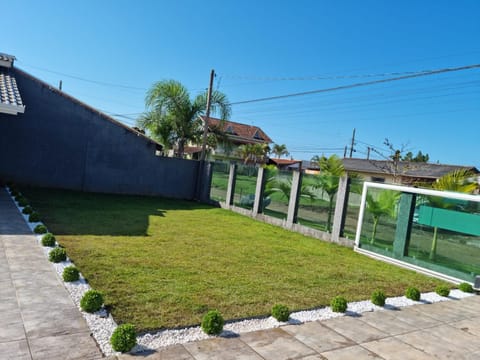 Casa Alto Padrão Perto da Praia C/ Piscina Grande House in Guaratuba