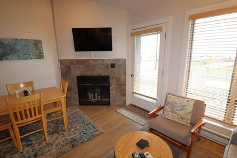 Beautiful Beach Front Condo With Lake Views Maison in Bayfield