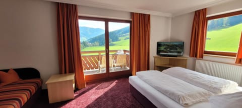 Bed, Bedroom, Mountain view