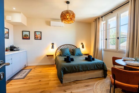 Kitchen or kitchenette, Bedroom