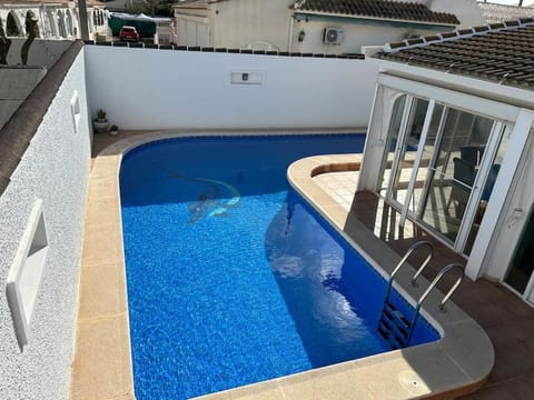 3 bed villa, large private pool 10 mins walk from beach and amenities Villa in Los Alcázares