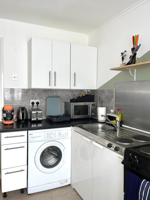 Kitchen or kitchenette, oven, stove, toaster, washing machine