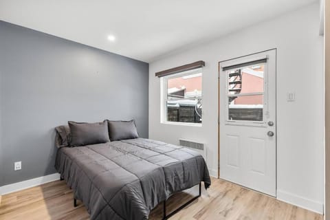 Spacious 3 bedrooms/2 bathrooms condo in Montreal Apartamento in Laval