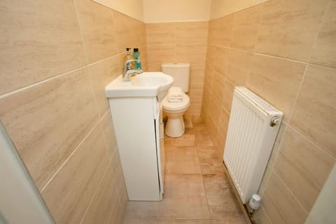 3 Bed Perfect For Contractors! Long term discount! House in Sheffield