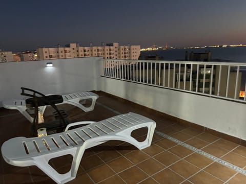 ATICO CON TERRAZA EN PRIMERA LINEA DE PLAYA Apartment in El Puerto de Santa María