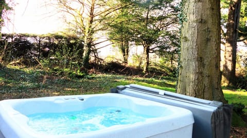 Lugh 9 - Hot Tub-Perth-Pets-Luxury-Hunting Tower Chalet in Perth