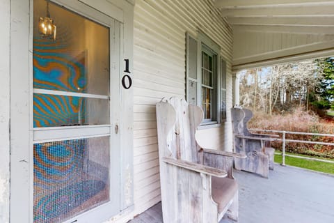 Cottage 10 - The Doctor's House House in Whidbey Island