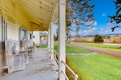 Fort Casey Inn Cottage 1 House in Whidbey Island