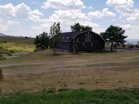 Chatfield Country Charm Haus in Highlands Ranch