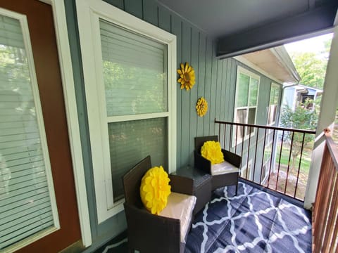 A Touch of Sunshine Ideal For Long Term Stays Condo in Fayetteville