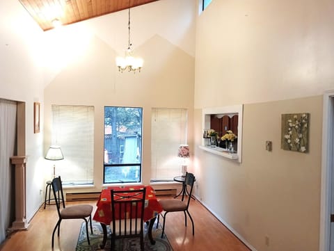 Stylish Family Room with Attached Bath for 3-4 People F3 Vacation rental in Surrey