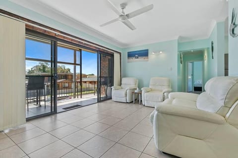 Bongaree Water's View Apartment in Sandstone Point