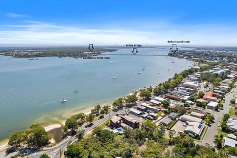 Bongaree Water's View Apartment in Sandstone Point