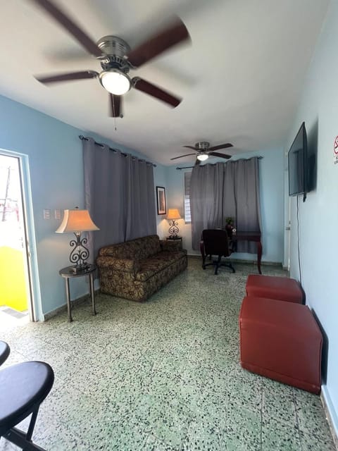 8BR 6BA Remodeled 6 Units Central Location, near Beach and Restaurants House in San Juan