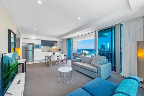 Oceanside sky dream Hilton 2.5BDR with 180° views Apartment in Surfers Paradise Boulevard