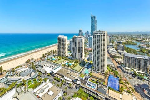 Oceanside sky dream Hilton 2.5BDR with 180° views Apartment in Surfers Paradise Boulevard