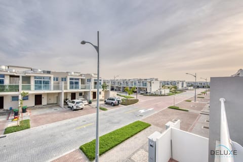 Neighbourhood, Street view, Parking