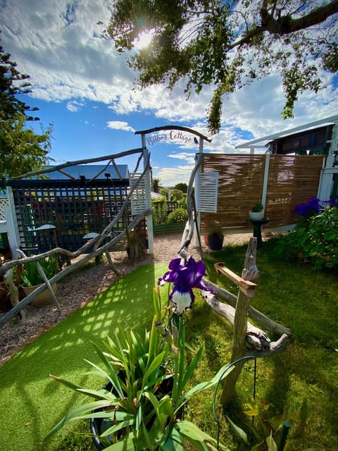 Facade/entrance, Garden