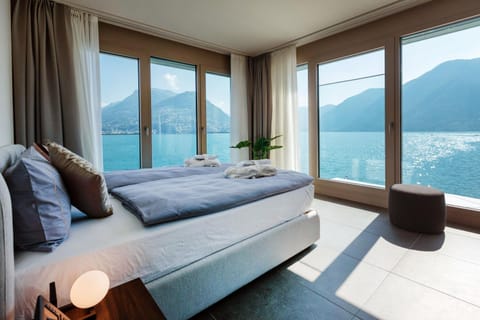 Bed, View (from property/room), Bedroom, Lake view