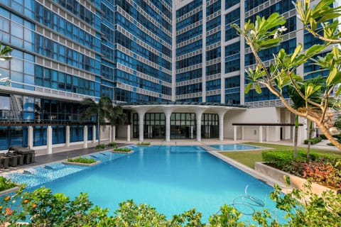 Premium 3BR Suite UptownBGC w/ Bathtub & Balcony Apartment in Makati