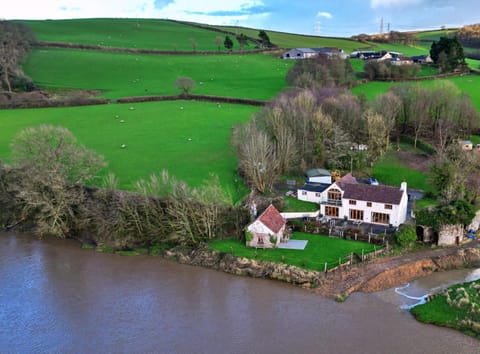 Property building, Off site, Day, Natural landscape, Bird's eye view, Lake view