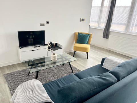 Modern Two Bedroom Apartment with Super fast wifi Apartment in London Borough of Hillingdon