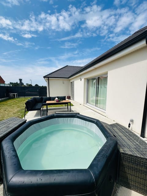 Maison de charme en bord de mer avec jacuzzi Villa in Normandy