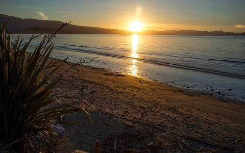 Pohara Beach TOP 10 Holiday Park Campground/ 
RV Resort in Tasman District, Tasman, New Zealand