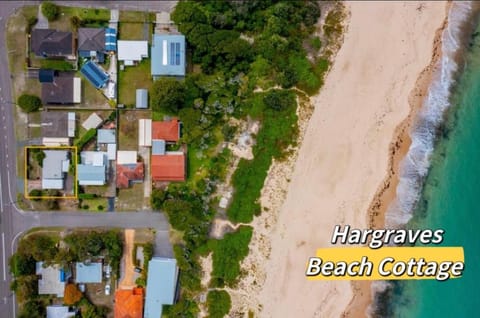 50 meters to the beach Hargraves Beach Cottage House in Central Coast