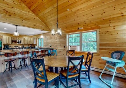 Scoot Cabin - Dogs Welcome! House in Carrabassett Valley
