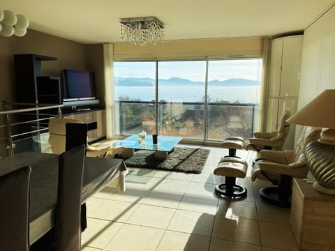 L'AZUREA Front de Mer Apartment in La Ciotat