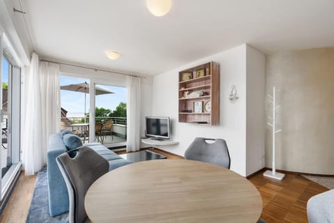 Sonnige Penthousewohnung - ruhig und mit Seeblick Apartment in Friedrichshafen