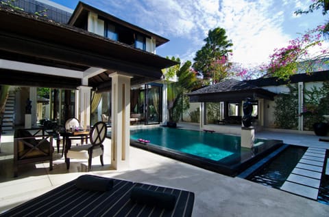 Patio, Day, Balcony/Terrace, Seating area, Dining area, Bedroom, On site, Swimming pool, Swimming pool