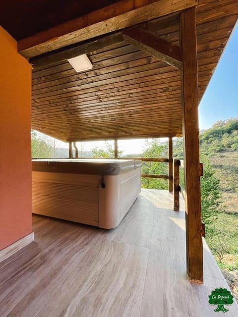 Day, Natural landscape, Hot Tub, View (from property/room), Balcony/Terrace, Garden view