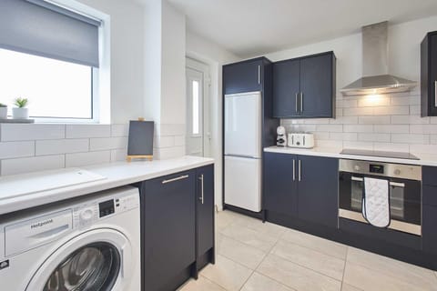 Kitchen or kitchenette, dishwasher, minibar, pet friendly, stove, toaster, washing machine