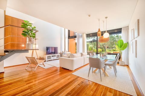 Living room, Dining area