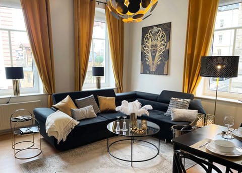 NEU! Art Deco Design Apartment, 65 Zoll TV für EM Live, beste Lage, Garten Apartment in Gera