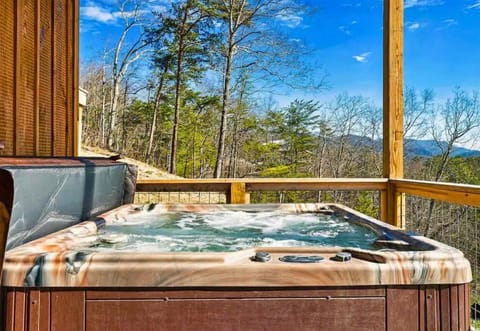 Shell Mtn Splash: 4BR Haven, Views, Pool & Hot Tub House in Sevier County