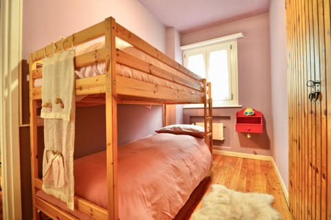 Photo of the whole room, Bedroom, Mountain view, bunk bed, wardrobe