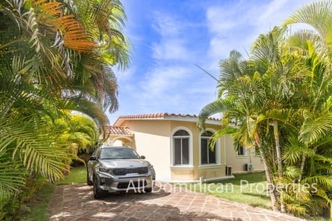 Property building, Garden view, Parking