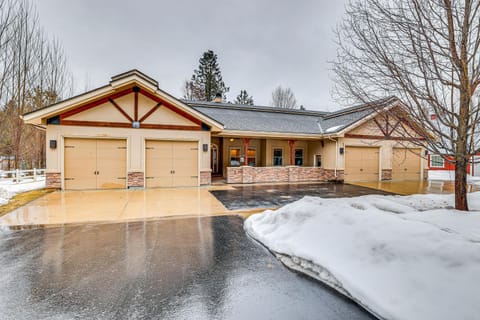 Peaceful Garden Valley Vacation Home with Grill House in Valley County