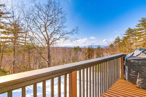 Quiet Mountain-View Home Near Conway and Hiking Maison in Brownfield