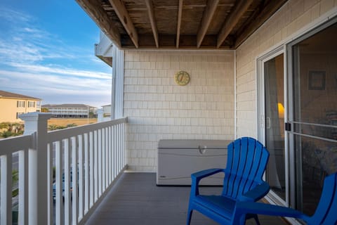 Turtle Tracks House in Oak Island