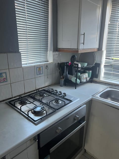 Kitchen or kitchenette, pet friendly, stove