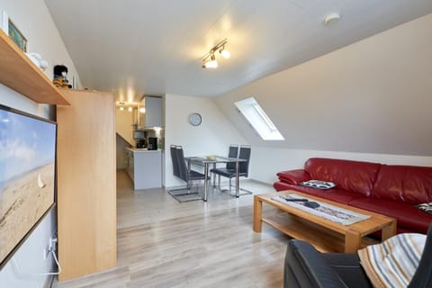 TV and multimedia, Kitchen or kitchenette, Living room, Seating area, Dining area, Evening entertainment