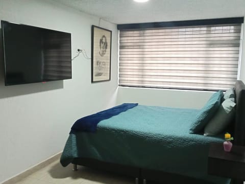 Bed, TV and multimedia, Photo of the whole room, Bedroom