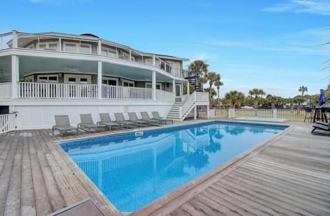 Beach Me by AvantStay Pool Views Deck House in Isle of Palms