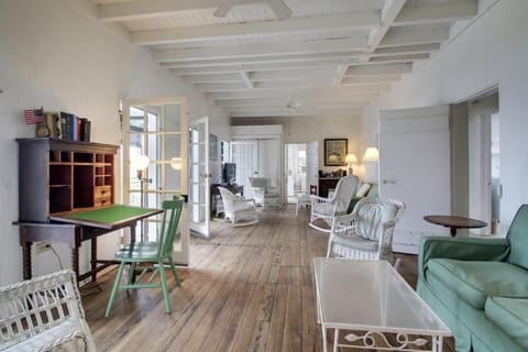 1111 Middle by AvantStay Charming Historic Cottage Featured in Dear John Movie Beach Access Haus in Sullivans Island